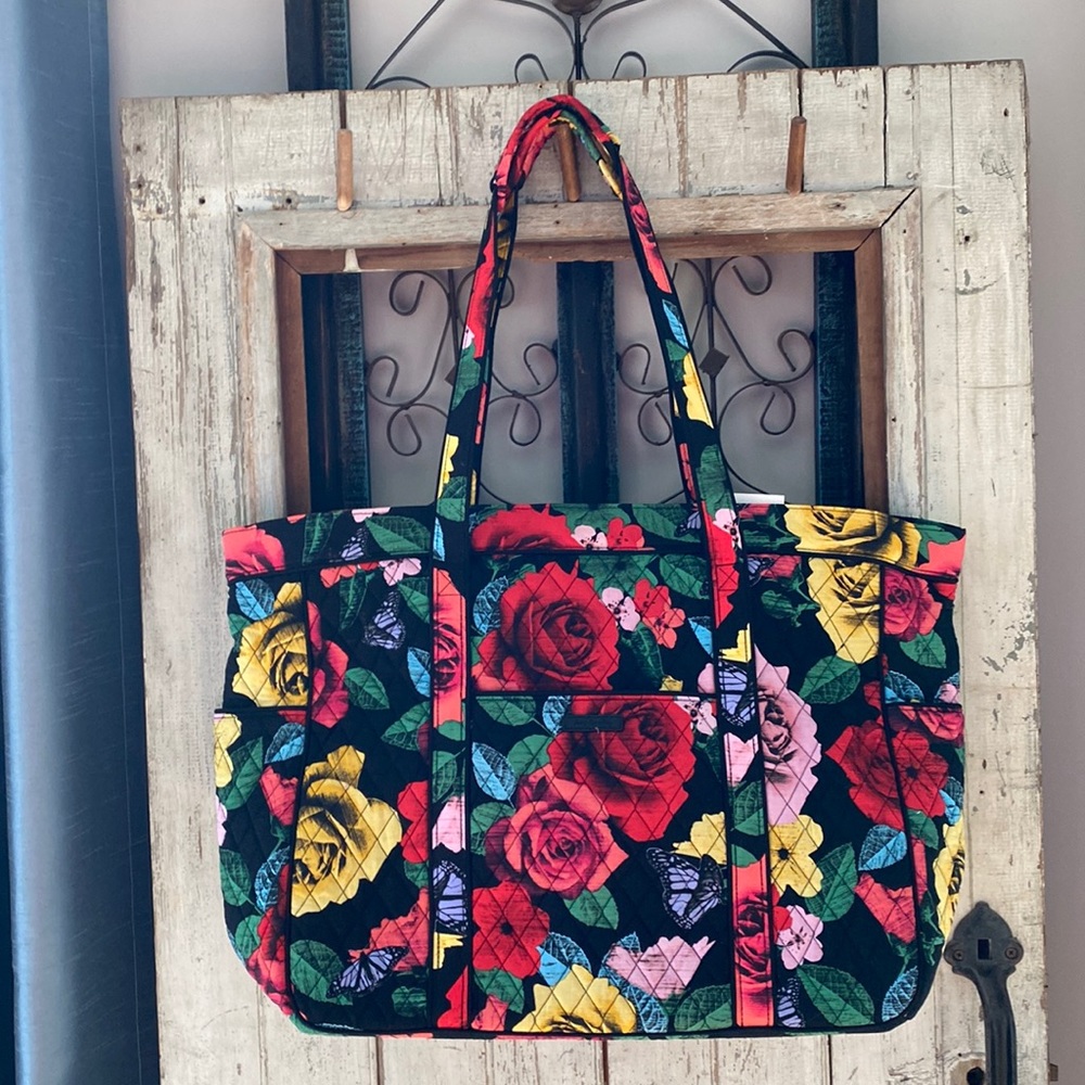 Beautiful Rosie Vera Bradley overnight bag